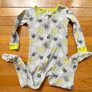 Koala Kids Onesie pajamas skull and cross bones size 24 months
